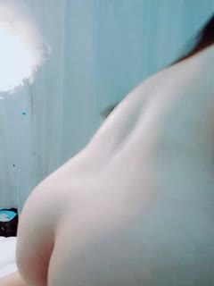 騷氣橫生女神範長發妹子魔鬼身材上天還給了一對大奶道具雙插大黑牛整個頭進到騷穴中刺激